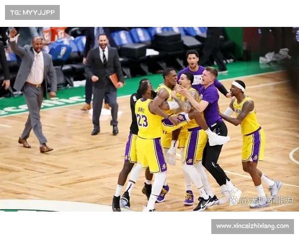 震撼全场NBA激烈对决现场画面瞬间捕捉球员激情与比赛高潮 震撼全场NBA激烈对决现场画面瞬间捕捉球员激情与比赛高潮